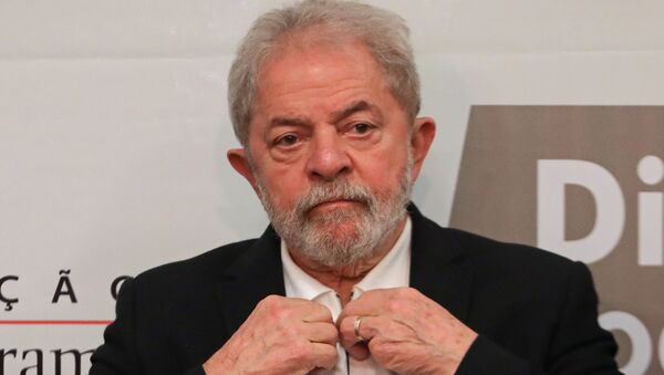 Lula é visto gesticulando durante um evento dedicado à educação em Brasília, 9 de outubro de 2017 - Sputnik Brasil