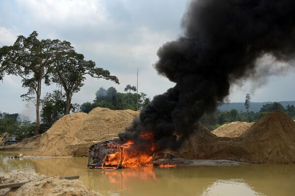 Ibama realiza operação de combate a garimpo ilegal na Terra Indígena Kayapó, no Pará - Sputnik Brasil