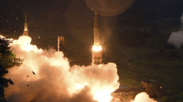 Lançamento de míssil da série Hyunmoo-2 durante manobras conjuntas da Coreia do Sul e dos EUA em local desconhecido, em julho de 2017 (foto de arquivo) - Sputnik Brasil