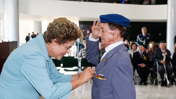 Dilma condecora veteranos brasileiros da 2ª Guerra Mundial - Sputnik Brasil