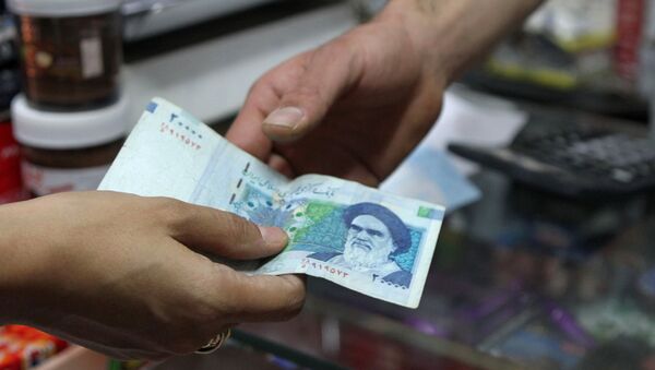 20000 rial banknote bearing a portrait of Iran's late founder of islamic Republic Ayatollah Ruhollah Khomeini - Sputnik Brasil