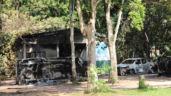 Prédios do Ibama e do ICMBio são incendiados após operação contra garimpo em Humaitá (AM) - Sputnik Brasil