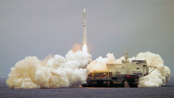 O cosmódromo flutuante Sea Launch durante lançamento do foguete portador Zenit-3SL (foto de arquivo) - Sputnik Brasil