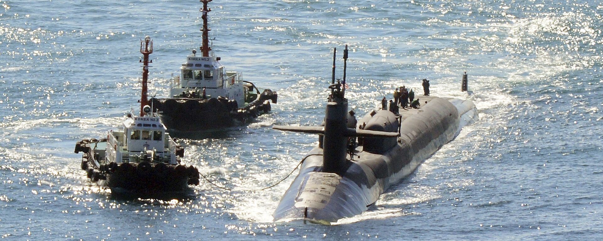 Submarino nuclear USS Michigan se aproxima da base naval em Busan, Coreia do Sul, em meio a provocações nucleares por parte da Coreia do Norte - Sputnik Brasil, 1920, 22.06.2023