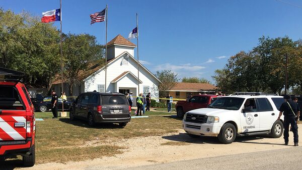 Emergency personnel respond to a fatal shooting at a Baptist church in Sutherland Springs, Texas, Sunday, Nov. 5, 2017. ( - Sputnik Brasil