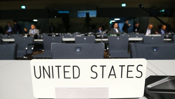 Os assentos vazios da delegação dos EUA antes da sessão de abertura da COP23 Conferência das Nações Unidas sobre Mudanças Climáticas 2017, organizada por Fiji, mas realizada em Bonn, no World Conference Centre Bonn, na Alemanha. - Sputnik Brasil