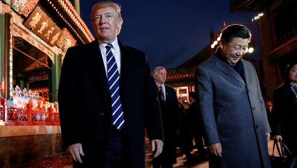 US President Donald Trump and China's President Xi Jinping leave after an opera performance at the Forbidden City in Beijing, China, November 8, 2017. - Sputnik Brasil
