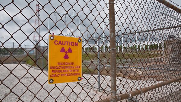 Sinal que avisa sobre a zona de exclusão por contaminação radioativa - Sputnik Brasil
