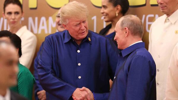 O presidente dos EUA, Donald Trump, e o seu homólogo russo, Vladimir Putin - Sputnik Brasil