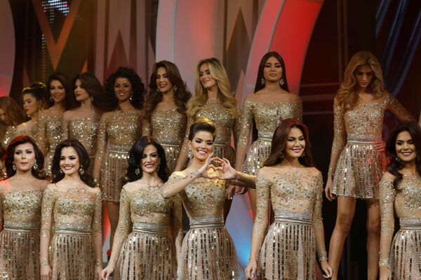 Modelos se apresentam durante a competição Miss Venezuela 2017 em Caracas, em 9 de novembro de 2017 - Sputnik Brasil