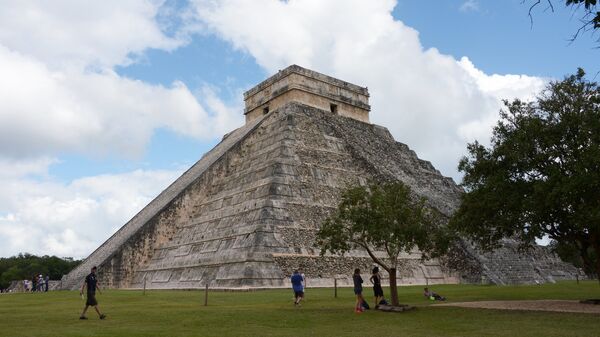 Templo de Kukulcán na cidade antiga de Chichén Itzá, México - Sputnik Brasil