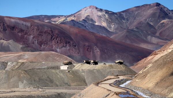 Camiones operan en la mina de oro Veladero en la provincia argentina de San Juan - Sputnik Brasil