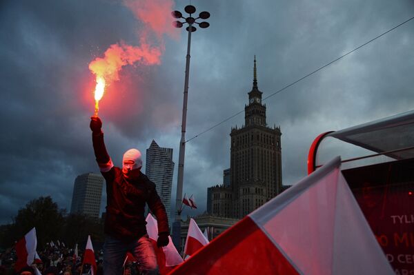 Marcha por ocasião do Dia da Independência da Polônia em Varsóvia - Sputnik Brasil