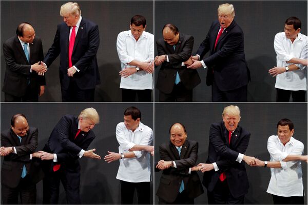 Donald Trump e Rodrigo Duterte participam da cerimônia de aperto de mão da ASEAN, Manila, Filipinas - Sputnik Brasil