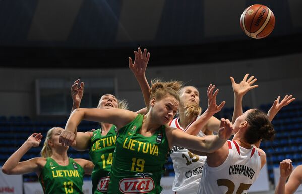 Jogo de basquete entre equipas femininas da Rússia e Lituânia - Sputnik Brasil