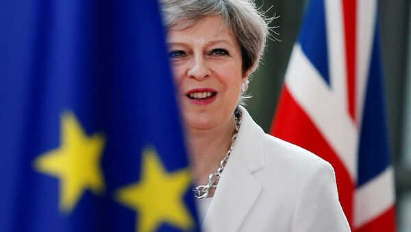 Theresa May, primeira-ministra do Reino Unido, durante encontro da União Europeia em Bruxelas (arquivo) - Sputnik Brasil