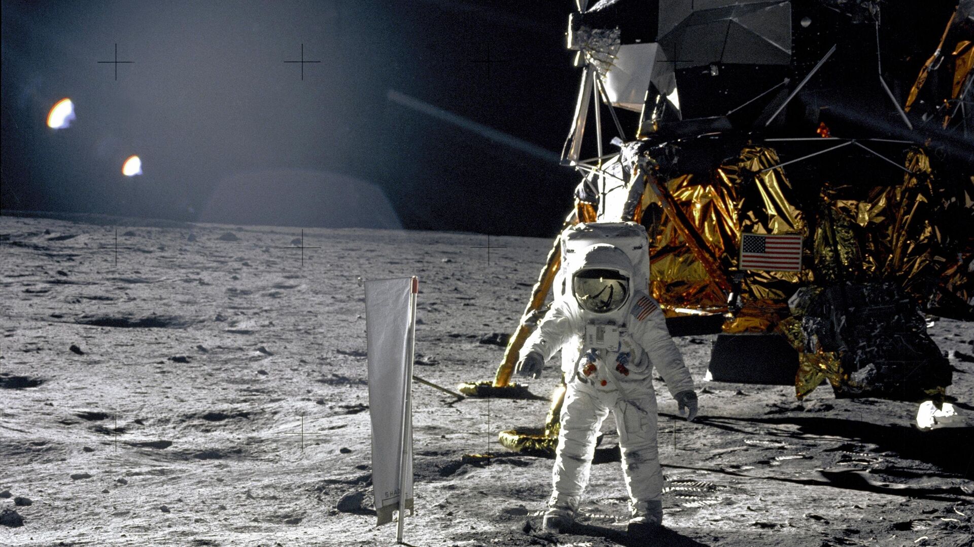 Evidências mostram que peça que lançou Apollo 11 de volta à Terra em 1969 pode estar orbitando Lua - Sputnik Brasil, 1920, 30.07.2021