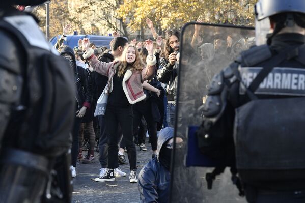 Protestos contra a reforma universitária em Paris, França - Sputnik Brasil