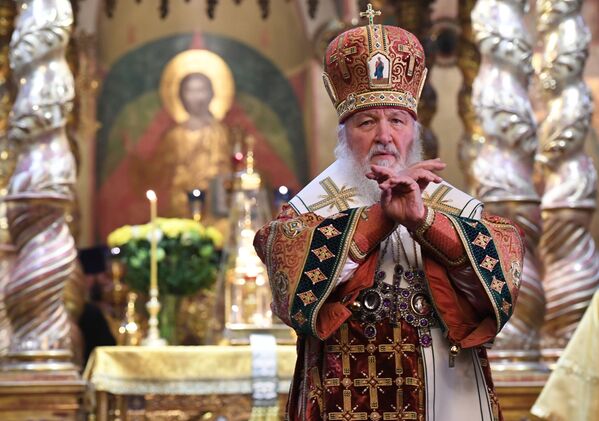 Patriarca russo Kirill durante missa solene dedicada ao 100º aniversário do restabelecimento do patriarcado na Rússia - Sputnik Brasil