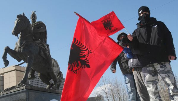 Bandeiras da Albânia em Pristina, capital do Kosovo - Sputnik Brasil