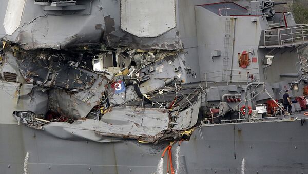Destróier USS Fitzgerald da Marinha dos EUA após acidente de coalisão (foto de arquivo) - Sputnik Brasil