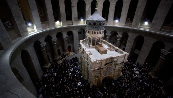 Edicúla renovada na Basílica do Santo Sepulcro, considerada tradicionalmente o lugar de enterro de Jesus Cristo, em Jerusalém, Israel - Sputnik Brasil