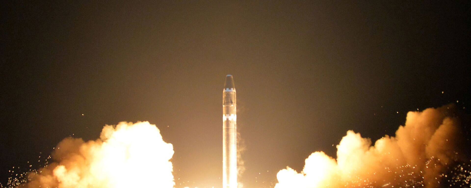 Lançamento do míssil balístico intercontinental norte-coreano Hwasong-15 - Sputnik Brasil, 1920, 20.10.2022