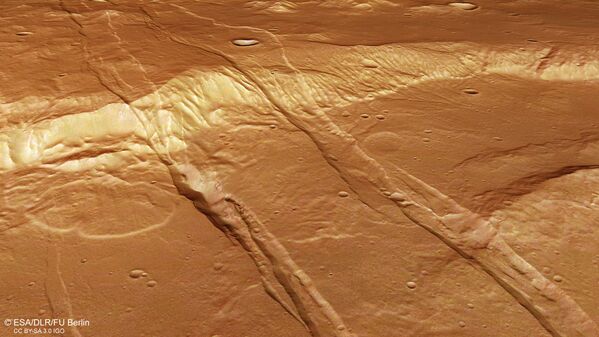 Rachas e covas no Hemisfério Sul de Marte - Sputnik Brasil
