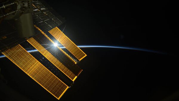 Amanhecer fotografado a partir da Estação Espacial Internacional pelo cosmonauta russo Sergei Ryazansky - Sputnik Brasil