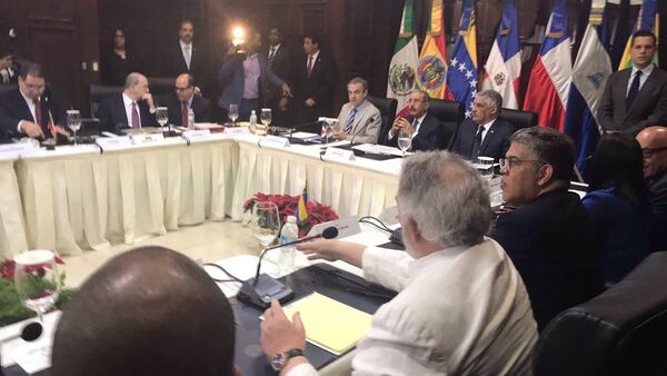 Delegaciones de Gobierno y oposición dialogan en Santo Domingo - Sputnik Brasil