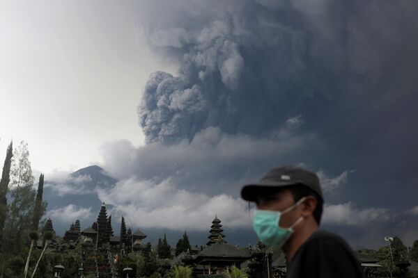 Erupção do vulcão Agung na Indonésia - Sputnik Brasil