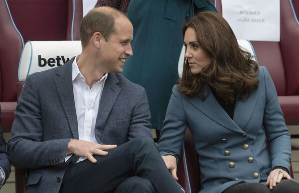 Kate Middleton e o príncipe William - Sputnik Brasil