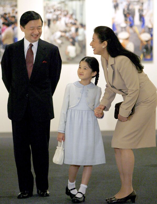 Masako Owada, ex-funcionária de escritório da chancelaria japonesa com seu marido, príncipe Naruhito e filha, princesa Aiko - Sputnik Brasil