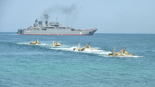 Desembarque dos fuzileiros navais da Frota do Mar Negro da Marinha russa - Sputnik Brasil
