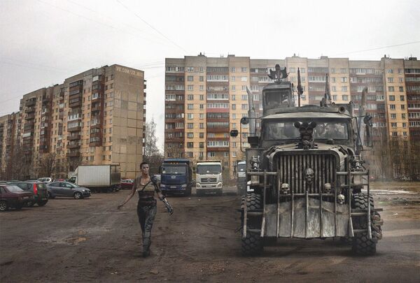 Protagonista do filme Mad Max em um parque de estacionamento soviético - Sputnik Brasil